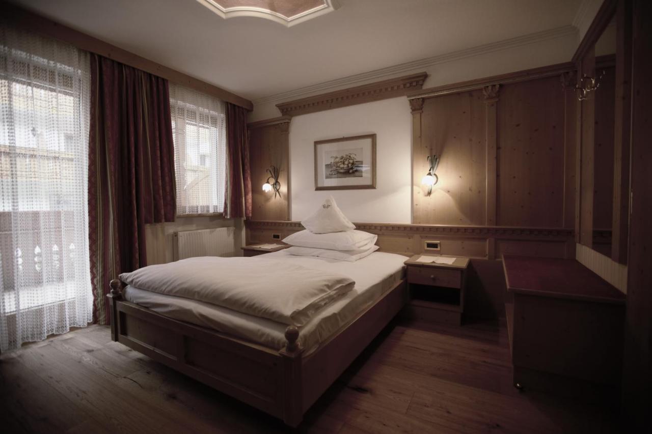 Hotel Garni Concordia - Dolomites Home Selva di Val Gardena Exterior photo